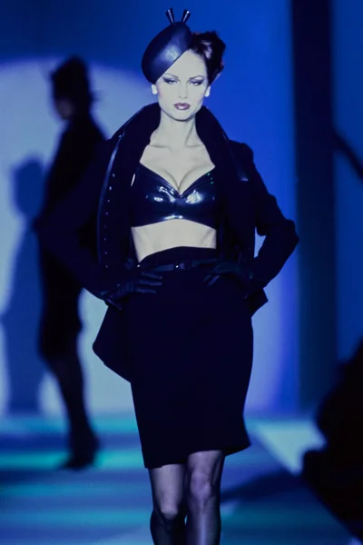 Look 3